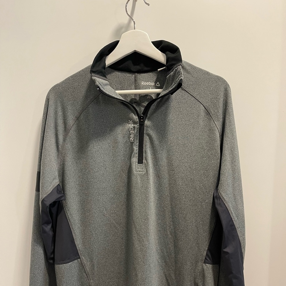 Reebok Pullover Men’s Grey Size L 1/4 zip. Performance pullover